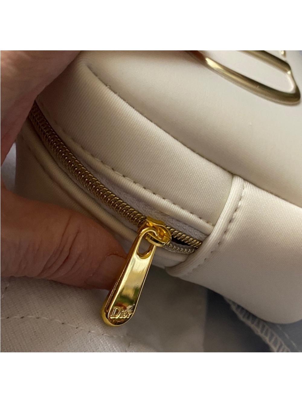 ✨Dior✨
Cream GWP Cosmetic bag with gold accents 
Nwot - Picture 2 of 6